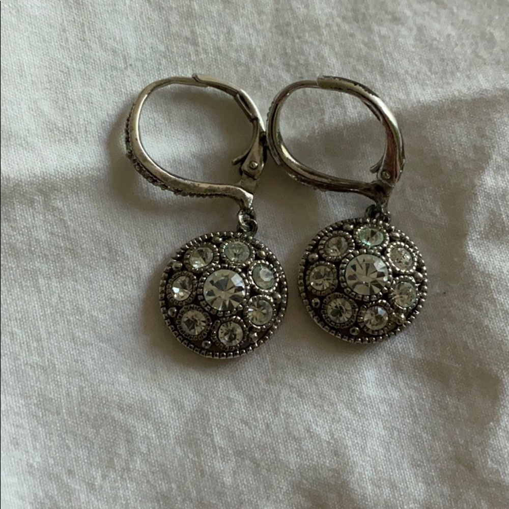 New without tags dangling earrings